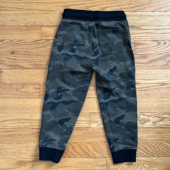 EUC Old Navy Boys Camo Joggers - Picture 2 of 2